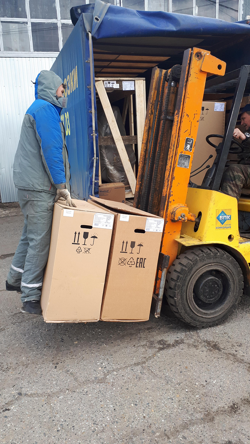 Отгрузка винтовых компрессоров со склада в Краснодаре